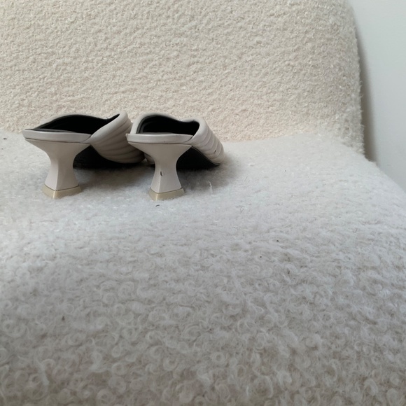 Mercedes Castillo cream leather heeled mules - Picture 3 of 4